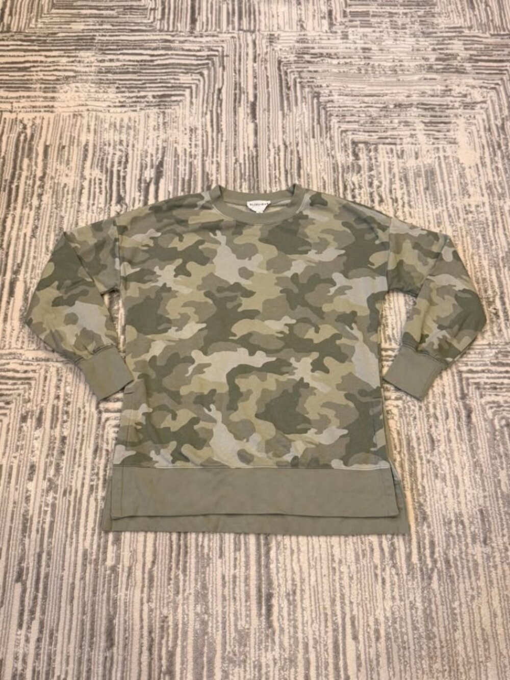 NEW Olive & Oak women's size small green camo fleece lined sweatshirt